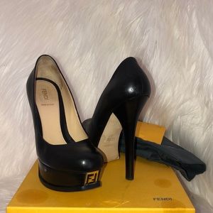 Fendi Pumps with Logo